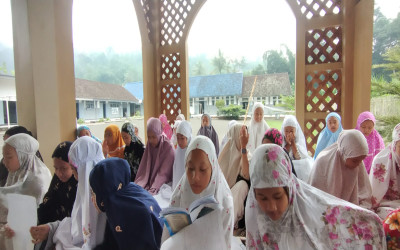 SMP Negeri 3 Ngantang Satu Atap Gelar Sholat Duha Bersama di Mushola Baru